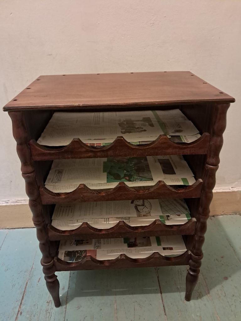 Étagère pour 16 bouteilles et table en bois - Rarissime., Enlèvement, Utilisé, Bois, 15 à 25 bouteilles