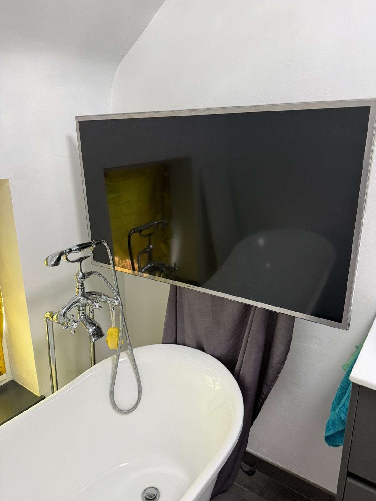 Téléviseur intelligent Samsung de 46 et 116 cm avec support, Enlèvement, Comme neuf