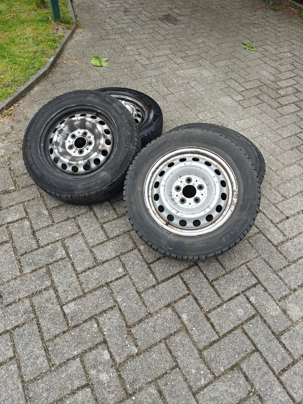 Jantes origine 4pcs mercedes  vito ou Viano, Autos : Pièces & Accessoires, Pneus & Jantes, Jante(s)