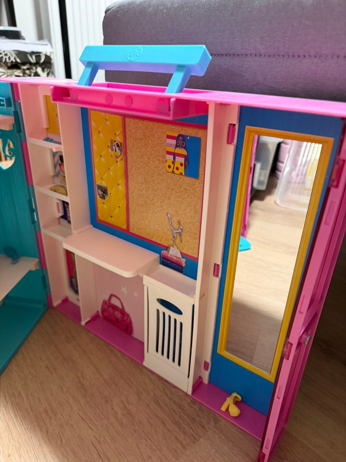 Barbie en LOL poppen en barbiekleedkast, Ophalen, Zo goed als nieuw, Barbie