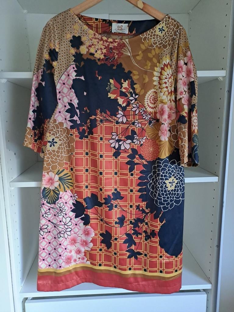 Mt 42 Veelkleurige rechte jurk met bloemen, Maat 42/44 (L), Ophalen of Verzenden, Zo goed als nieuw, Thelma & Louise