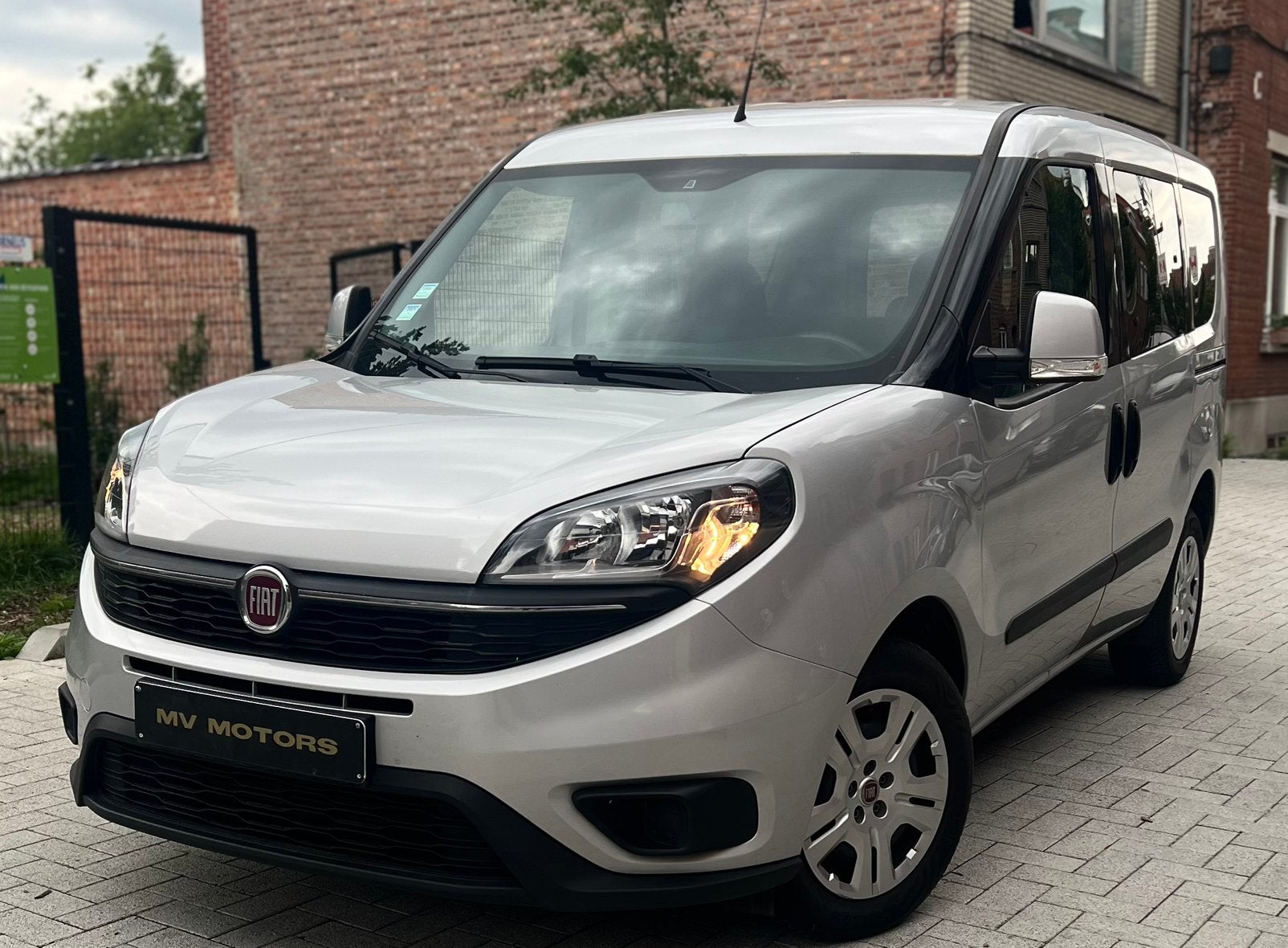 Fiat Doblò Cargo Combi 1.6 D Multijet 2023 avec 54 000 km !, Autos, Achat, Euro 6, Entreprise, Carnet d'entretien