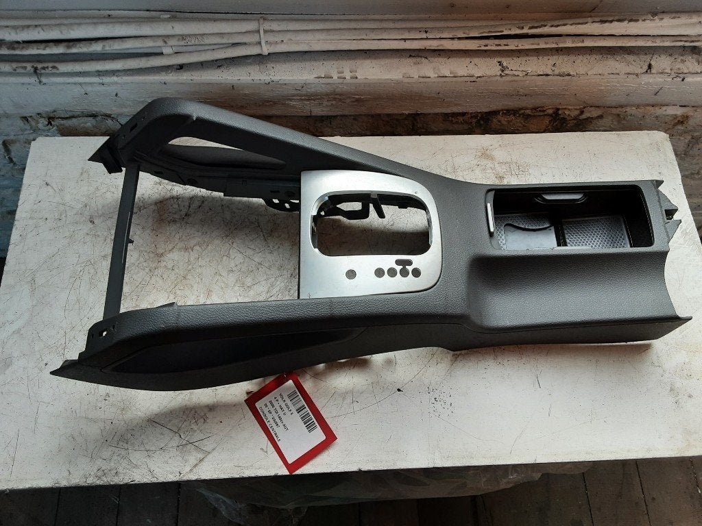 CONSOLE CENTRALE Volkswagen Golf V (1K1) (1K0863243A), Volkswagen, Mevr. I. Hauben, Utilisé, Rue de l'Espoir 34 34
4030  GRIVEGNÉE, BE