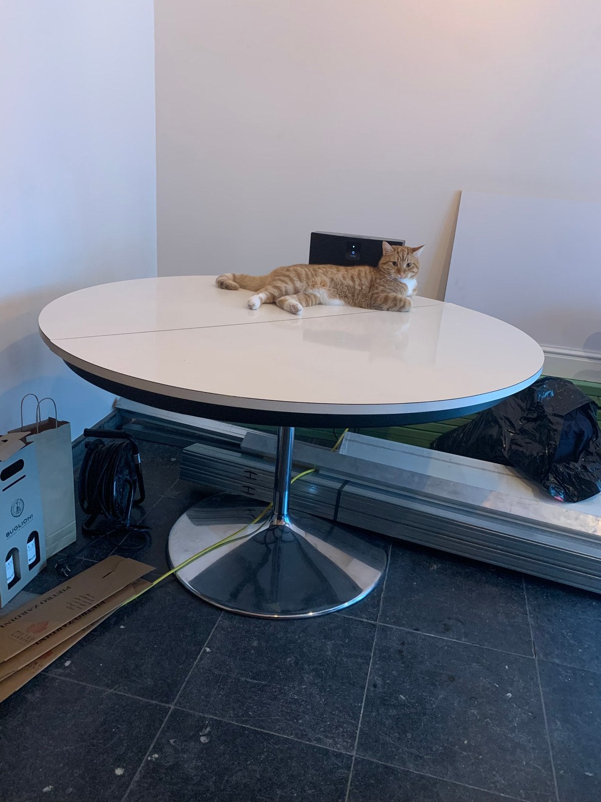 Table ronde avec pied chromé - extensible, Enlèvement, Utilisé, Rond