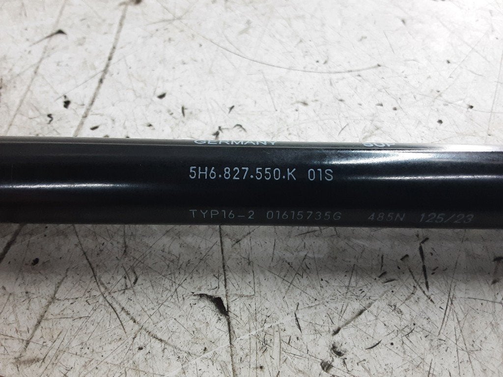 VERIN A GAZ Volkswagen Golf VIII (CD1) (5H6827550K), Autos : Pièces & Accessoires, Volkswagen, Mevr. I. Hauben, Utilisé, Rue de l'Espoir 34 34
4030  GRIVEGNÉE, BE