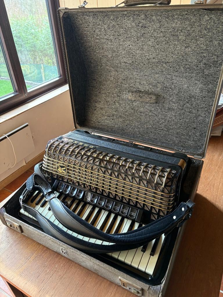 ACCORDEON HOHNER ATLANTIC IV, Muziek en Instrumenten, Accordeons, Zo goed als nieuw, Hohner, Met koffer, Met riemen, Ophalen