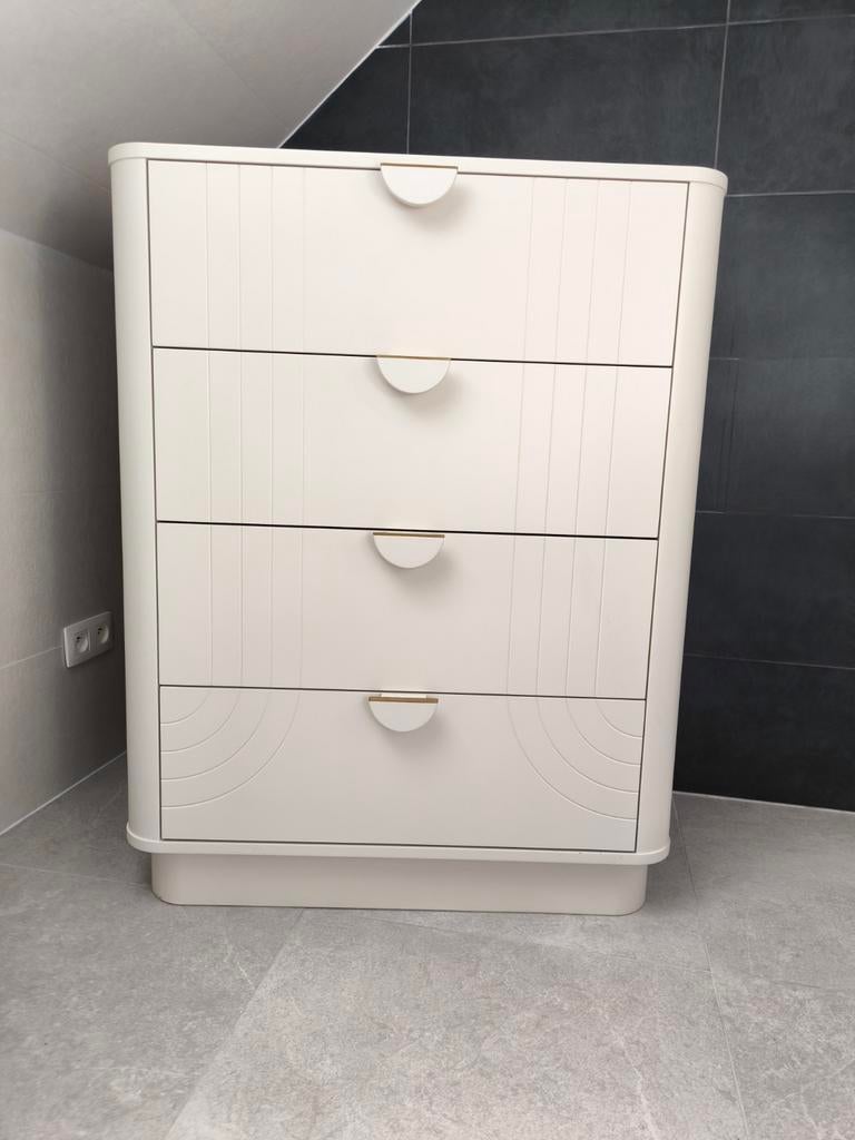 Magnifique commode.