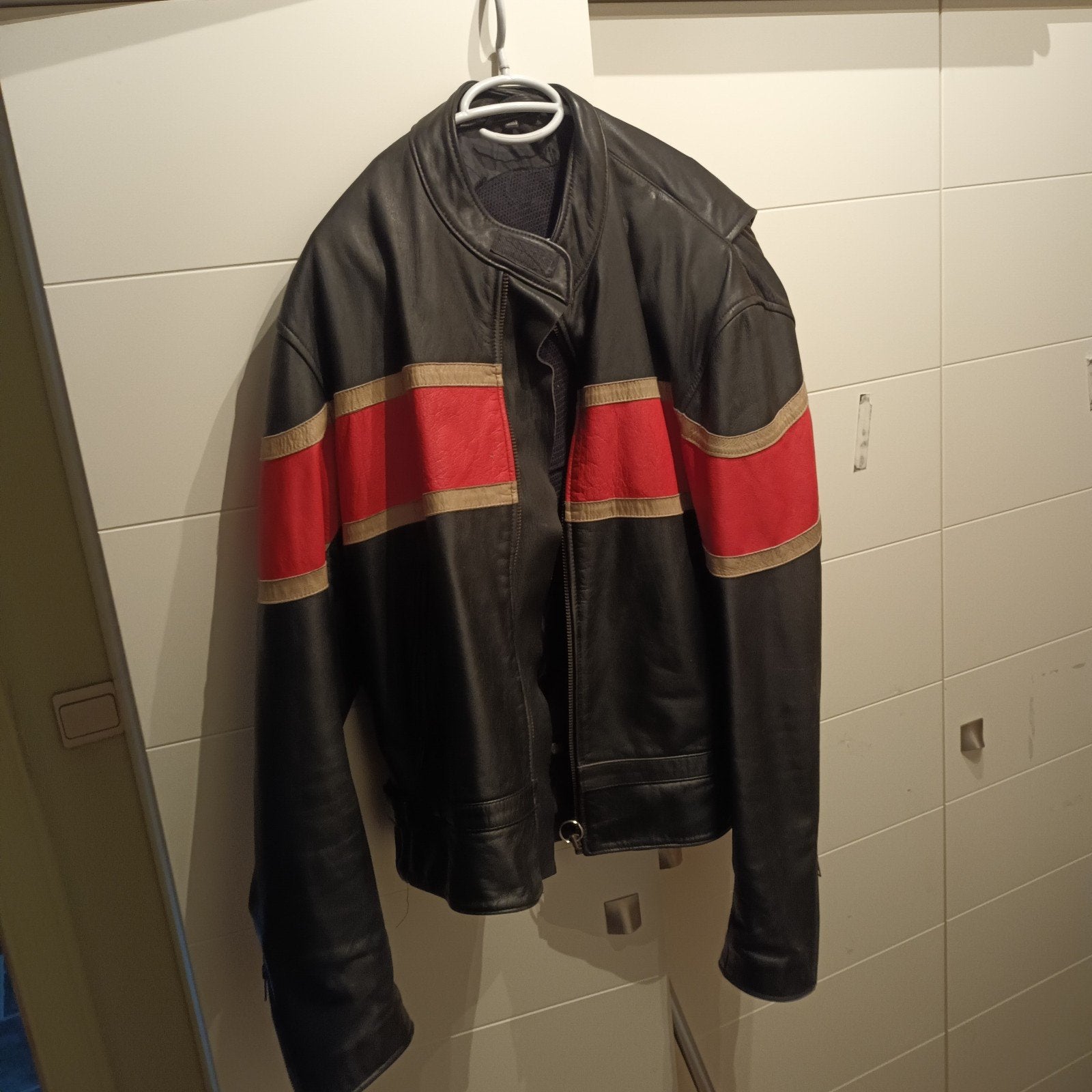 leder vest, Ophalen