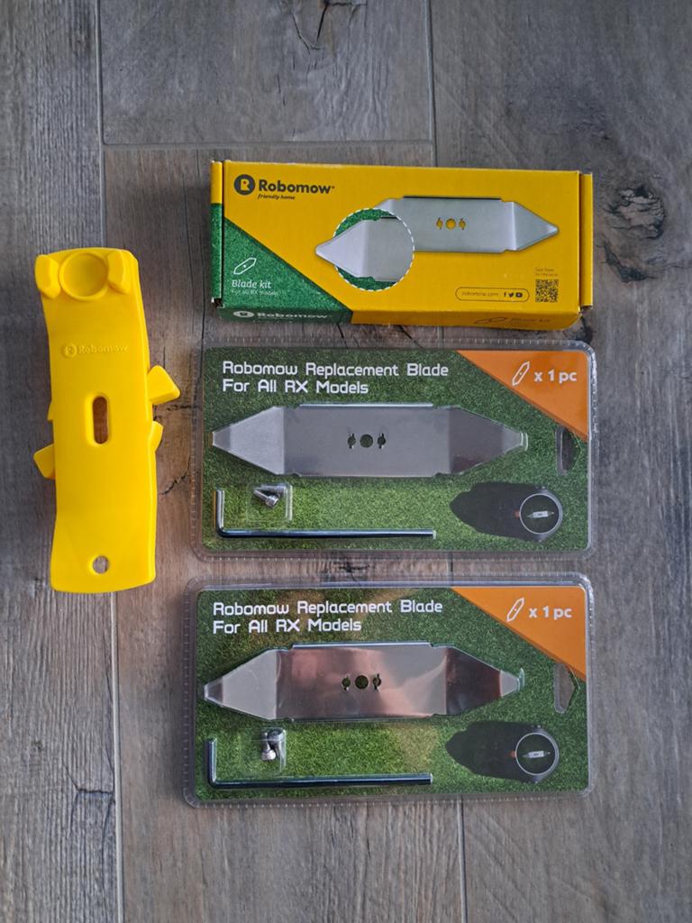 3 nieuwe maaimessen Robomow RX model, Ophalen