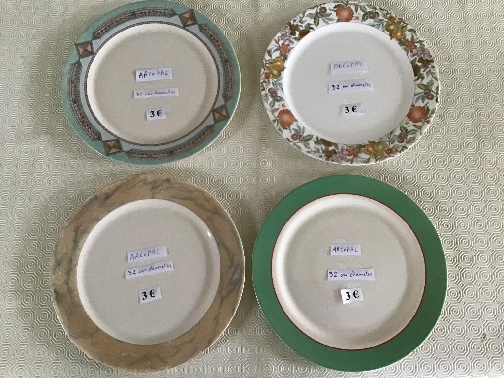 4 mooie arcopal borden van 32 cm diameter aan 3 €, Ophalen of Verzenden, Zo goed als nieuw, Bord(en)