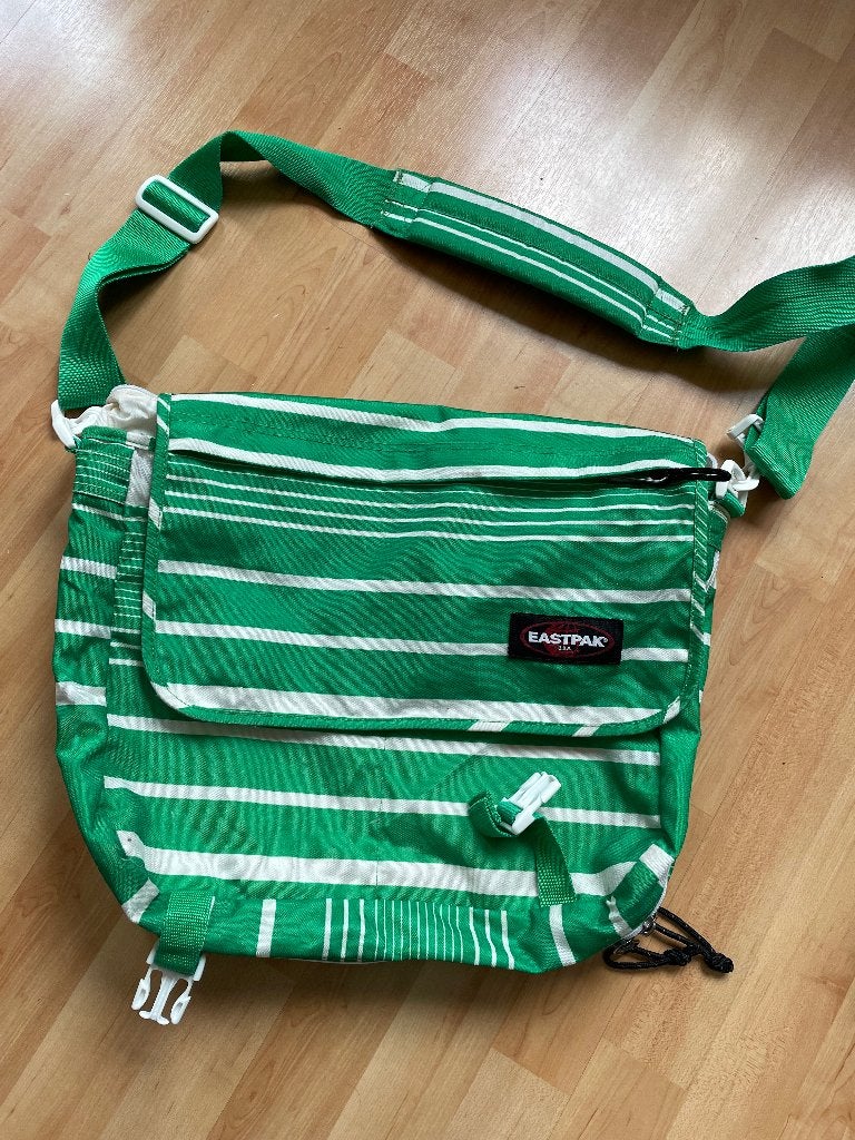 Leuke tas eastpack, Handtassen en Accessoires, Tassen | Rugtassen, 40 cm of meer, Gebruikt, Ophalen of Verzenden, Waterdicht