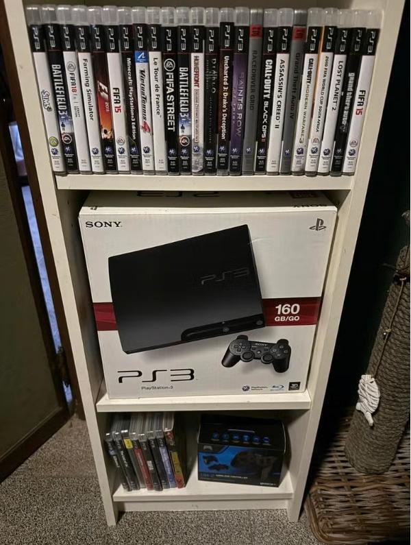 Boxed PS3 + 30+ games, Overige genres, Ophalen of Verzenden, Zo goed als nieuw, Gekoppelde computers