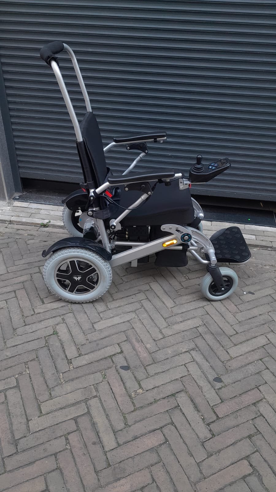 Mobiclinic elektrische rolstoel, Diversen, Ophalen, Zo goed als nieuw, Elektrische rolstoel
