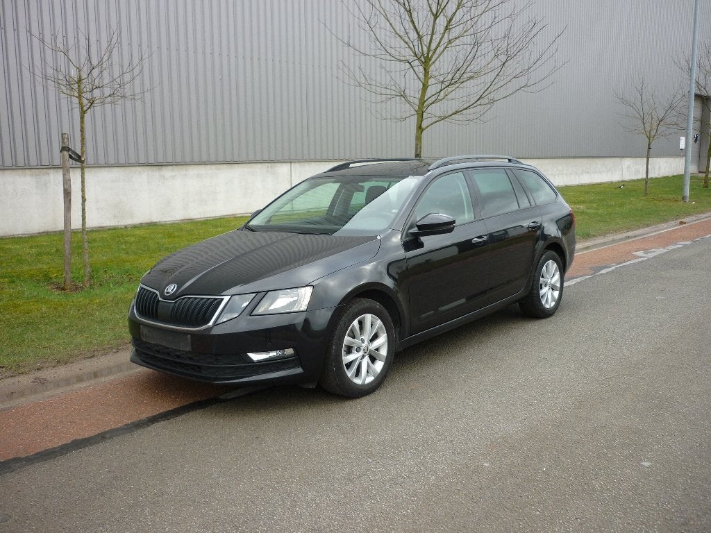 Octavia 1.0 TSi Automatic, Navi, Airco, !!! Garantie !!!, Auto's, Automaat, Stof, Euro 6, Zwart