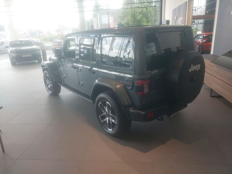 Jeep Wrangler Unlimited 4xe PHEV Sahara AT8 4X4, Auto's, Automaat, Zwart, 4 cilinders, Bedrijf