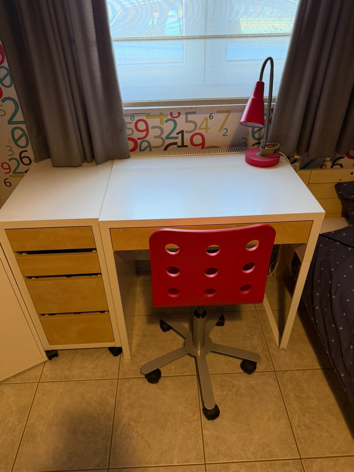 Bureau + toebehoren, Ophalen, Zo goed als nieuw