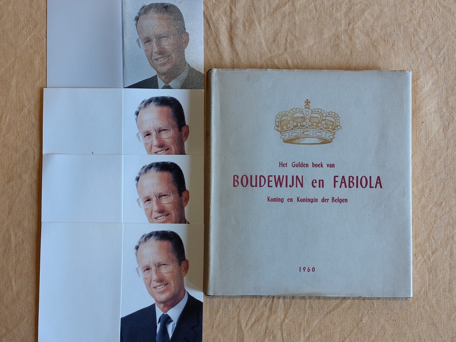 Gulden boek van Boudewijn en Fabiola 1960 + Gedachtenis 1993, Verzamelen, Ophalen of Verzenden, Zo goed als nieuw, Tijdschrift of Boek