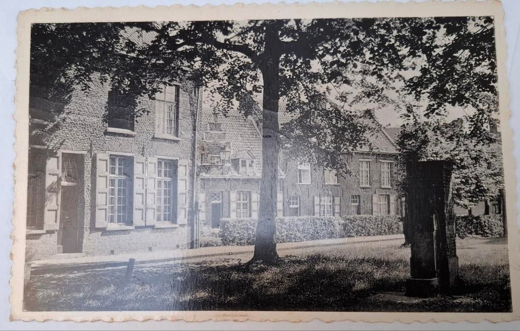 Béguinage de Turnhout Vue de l'allée avec la vieille pompe, Enlèvement ou Envoi, Affranchie, Anvers