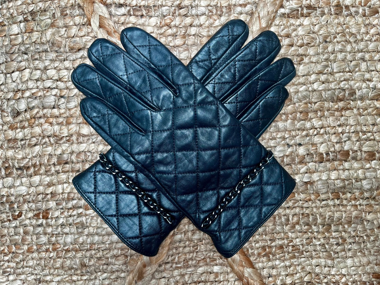 Gants à chaîne en cuir végétalien noirs, Vêtements | Femmes, Bonnets, Écharpes & Gants, Enlèvement ou Envoi, Comme neuf, Taille 38/40 (M)
