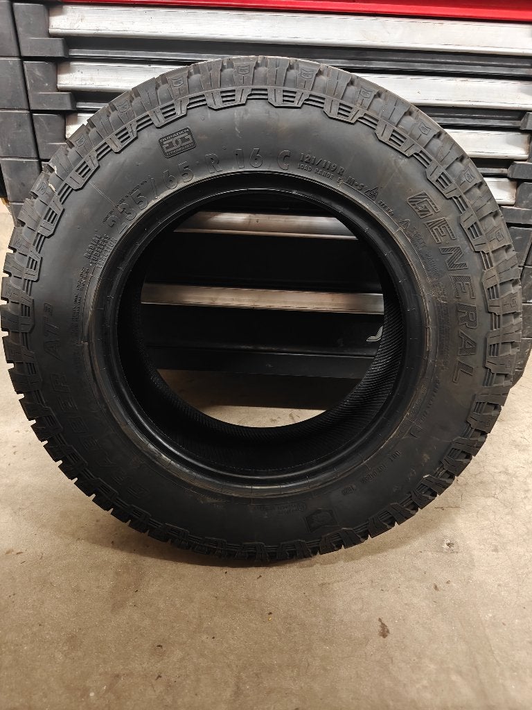 General Grabber 235/65 R16C 121/119R M+S, Autos : Pièces & Accessoires, Pneus & Jantes, Neuf, Pneus hiver, 16 pouces, Véhicule utilitaire