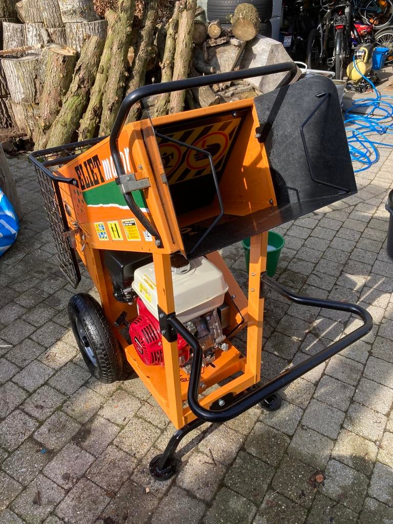 Te huur Hakselaar ELIET major. Top machine, Ophalen, Benzine