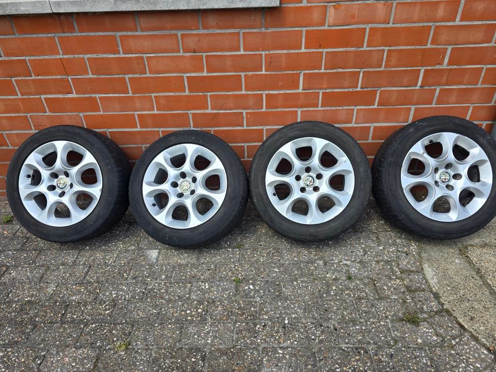 4x banden R16, Ophalen, Band(en)