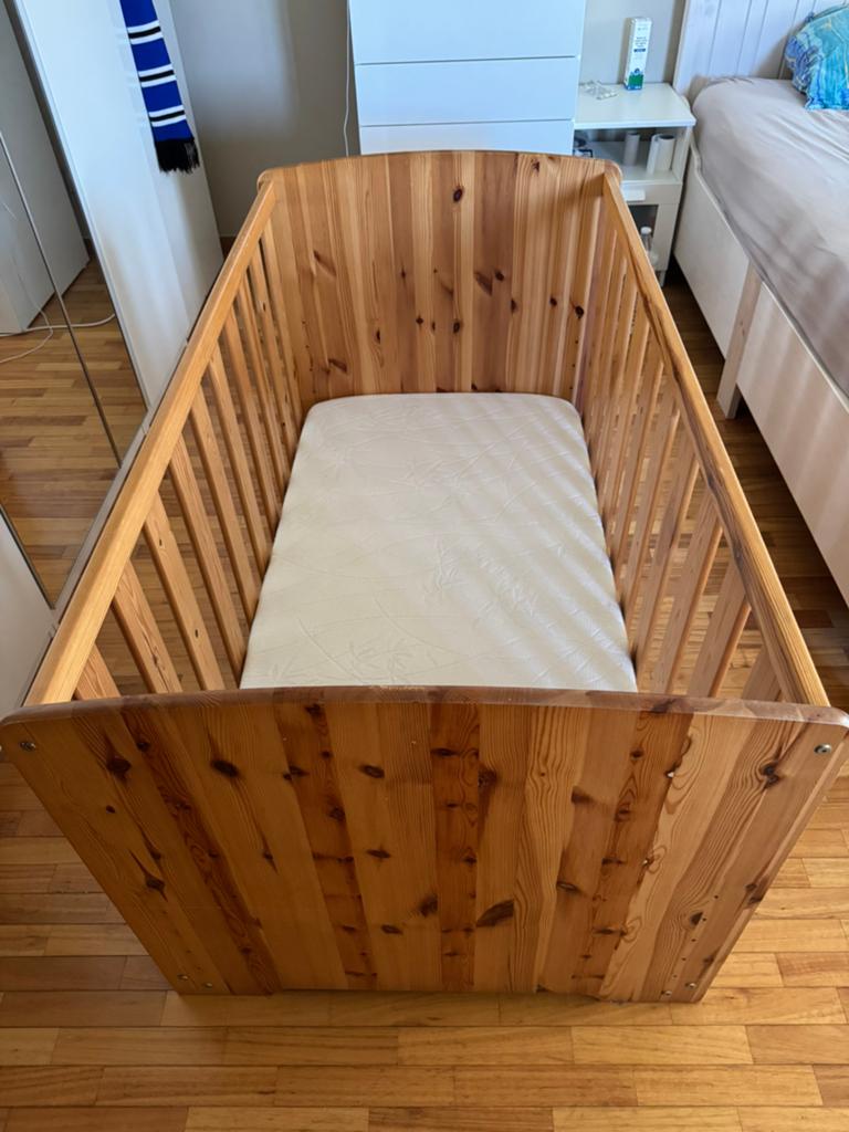 Kinderbedje + matras 70 x 140, Kinderen en Baby's, Babywiegjes en Ledikanten, Ophalen, Gebruikt