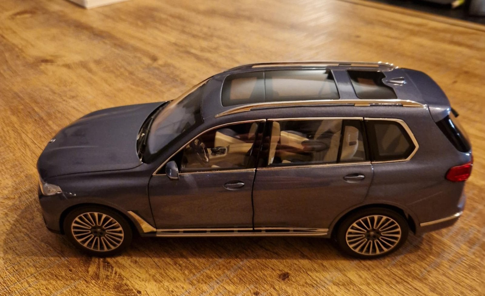 1/18 BMW X7 - Kyosho, Ophalen of Verzenden, Zo goed als nieuw, MiniChamps