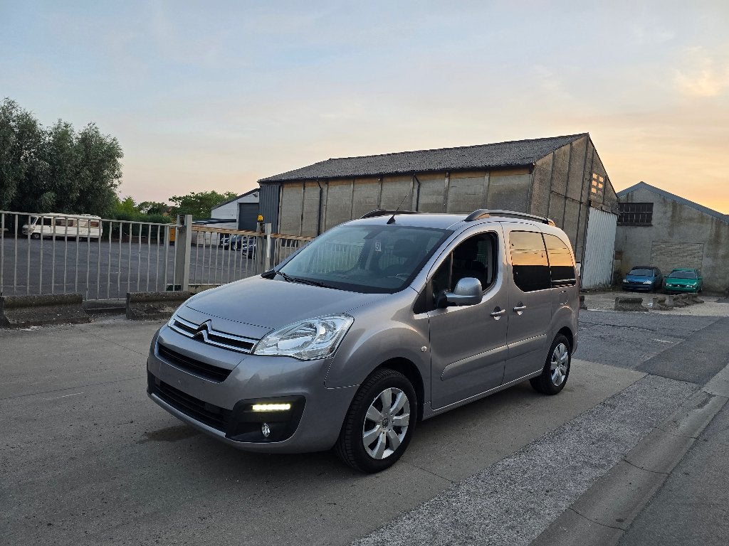 Citroen Berlingo Multispace 1.2i - 104 000km - 04/2017, Auto's, Voorwielaandrijving, 4 deurs, Euro 6, 1199 cc