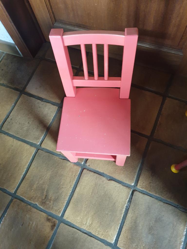 Kinderstoeltjes of poppestoeltjes, Kinderen en Baby's, Kinderkamer | Tafels en Stoelen, Ophalen of Verzenden