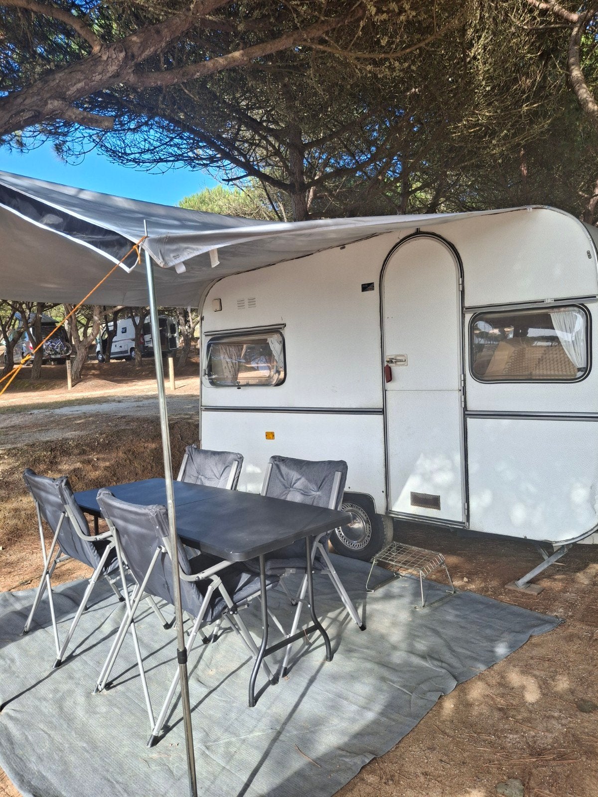 Vintage Caravan, Ophalen