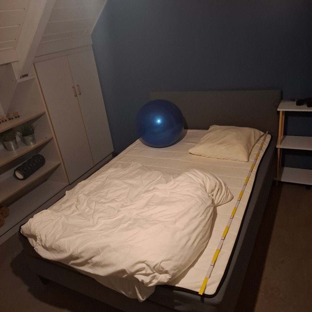 Bed 1,40m x 2,00m, Ophalen, 140 cm, Zo goed als nieuw, Twijfelaar