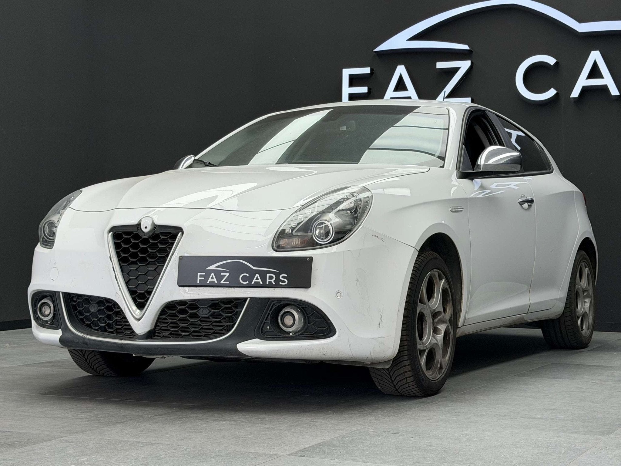 Alfa Romeo Giulietta 1.4 TB * VENTE MARCHAND * PROBLEME MOTE, Autos, Cuir, https://public.car-pass.be/vhr/d52522dd-4488-4083-8401-962fa260085b