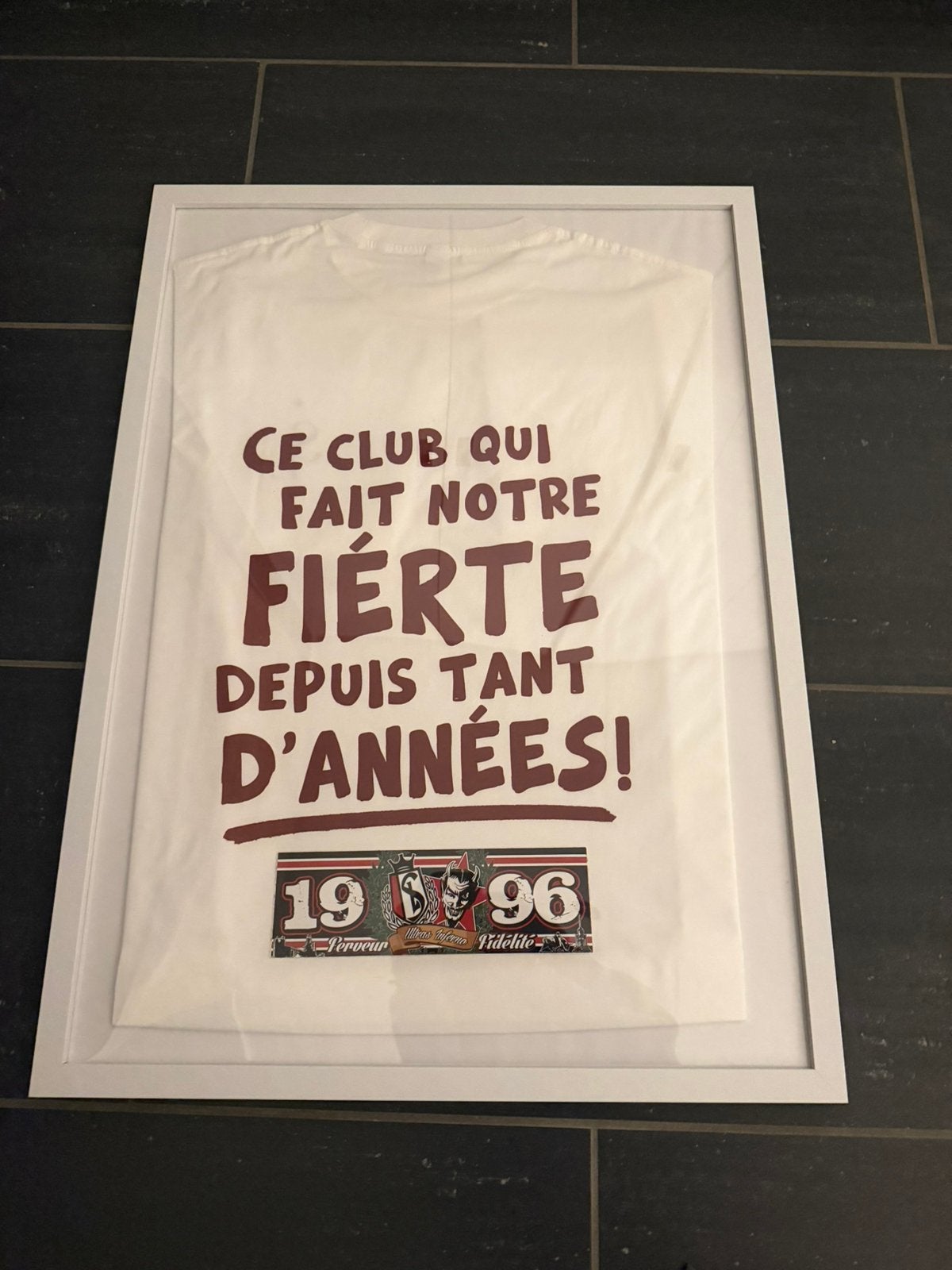 Kader met T-shirt Standard liege, Verzamelen, Ophalen, Zo goed als nieuw, Shirt