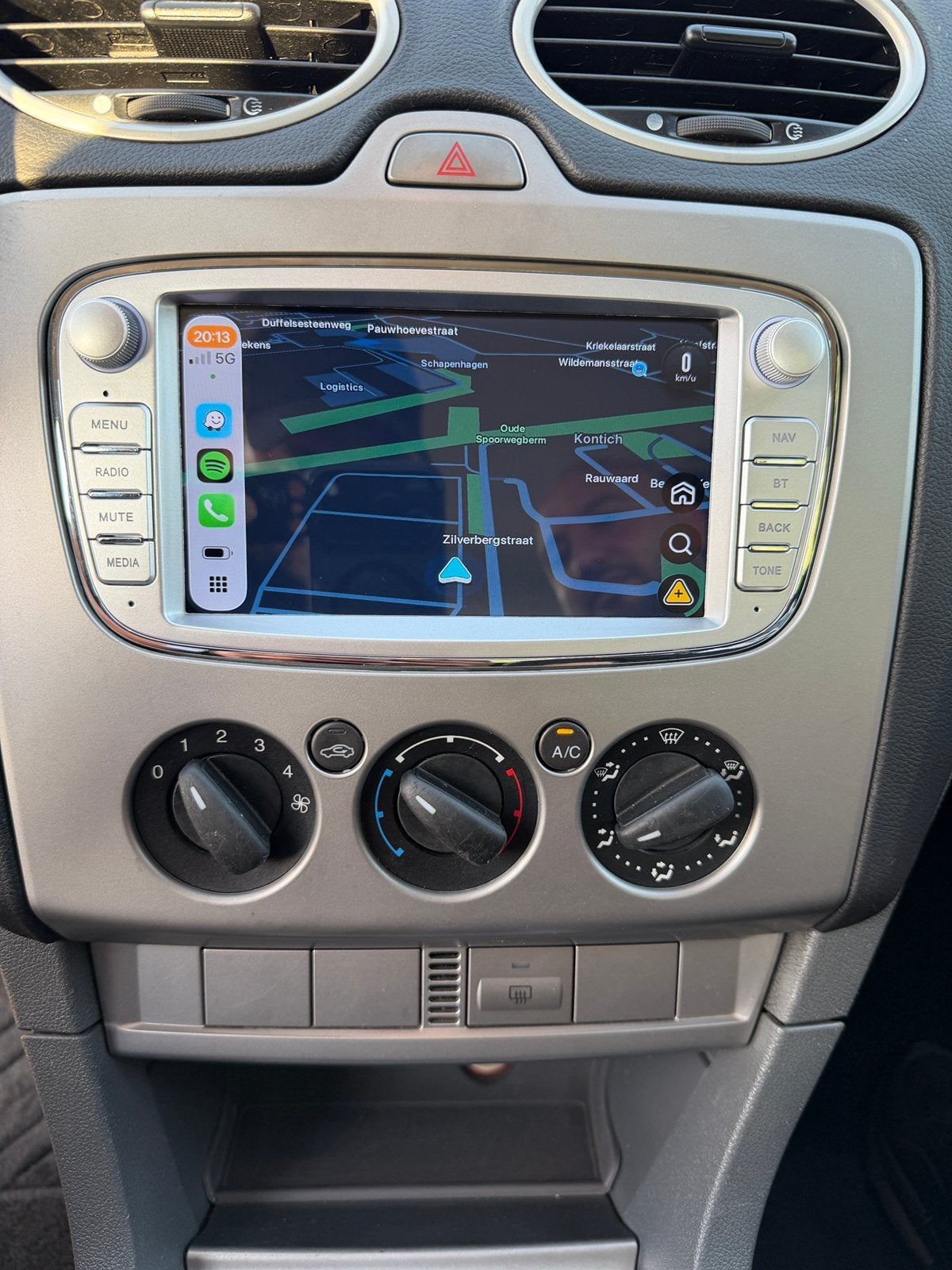 Ford Focus 1.4i | Airco | CarPlay | Gekeurd voor Verkoop, Focus, Stof, Zwart, 5 deurs