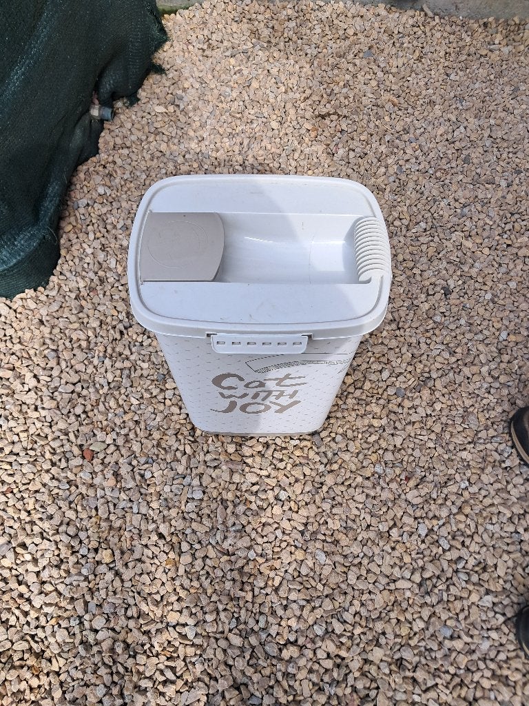 Bak met deksel voor eten van dieren, Animaux & Accessoires, Nourriture pour Animaux, Enlèvement, Chat