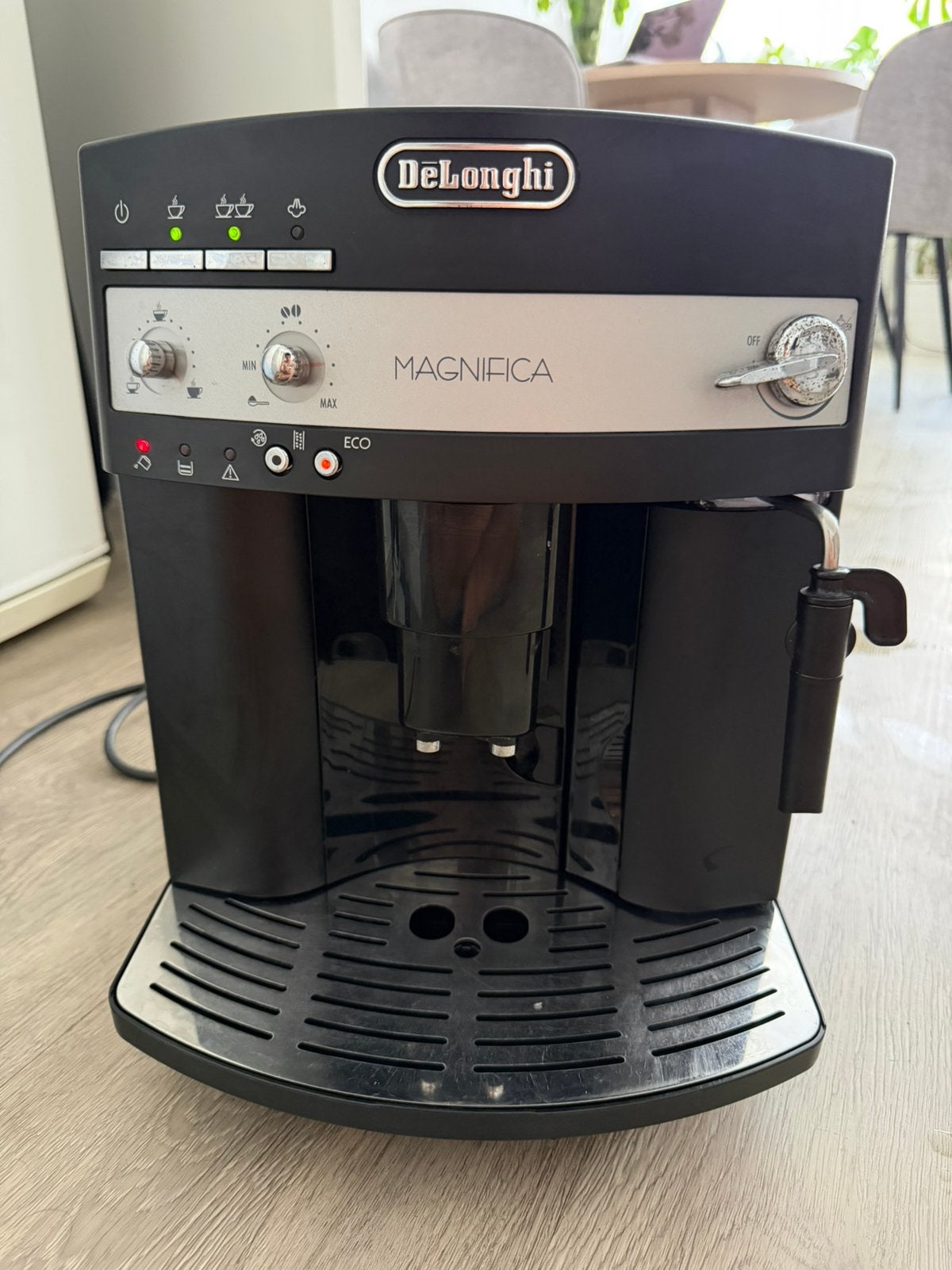 DeLonghi Magnifica ESAM 3000.B, Elektronische apparatuur, Koffiezetapparaten, Ophalen of Verzenden, Zo goed als nieuw