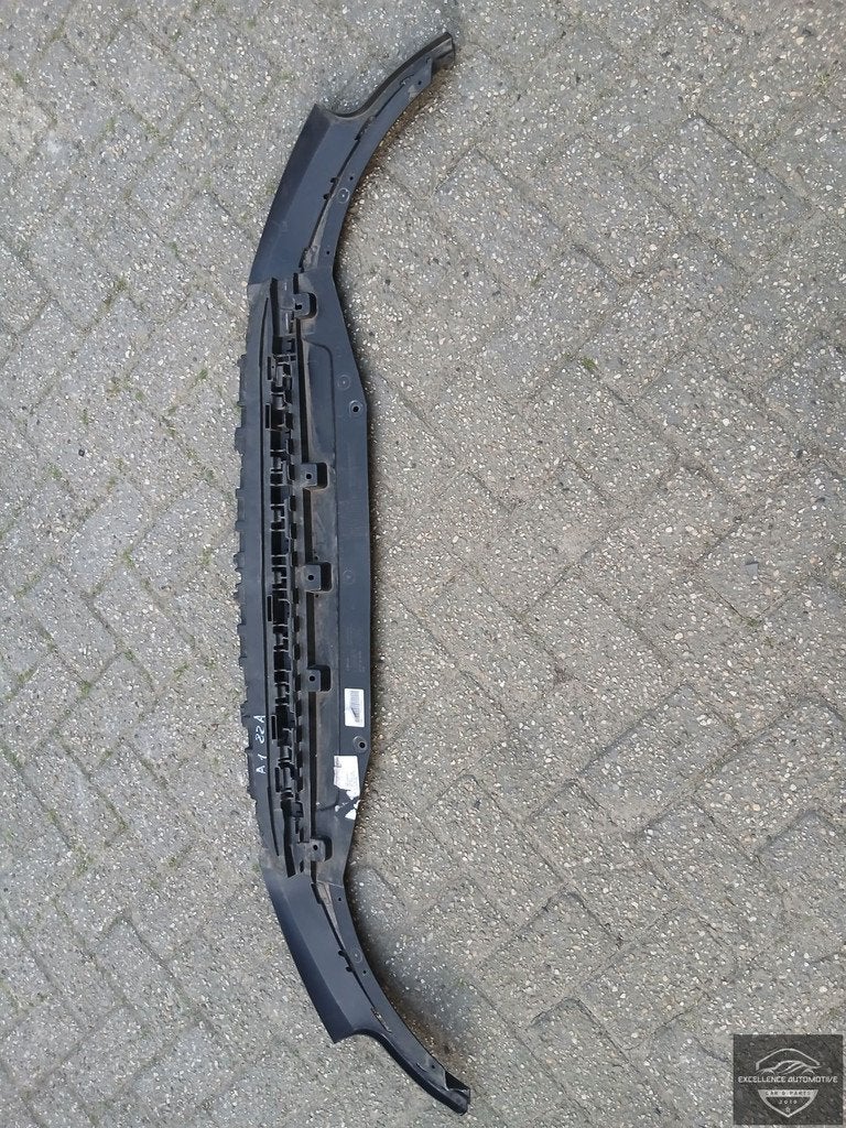 L vre inf rieure de pare-chocs avant Audi A1 82A 19+ S-Line, AUDI AG, Auto-Union-Strasse 1
85045  Ingolstadt, DE, Audi, Utilisé
