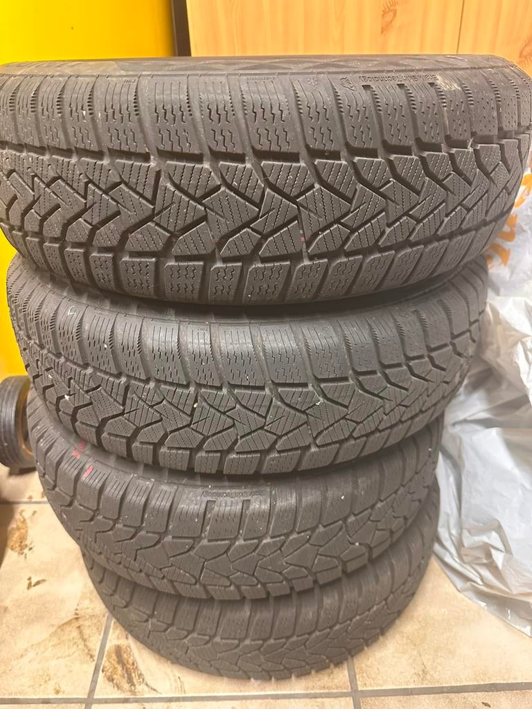 4 jantes  fiat en toles 8 pneus faire offre, Enlèvement, Comme neuf