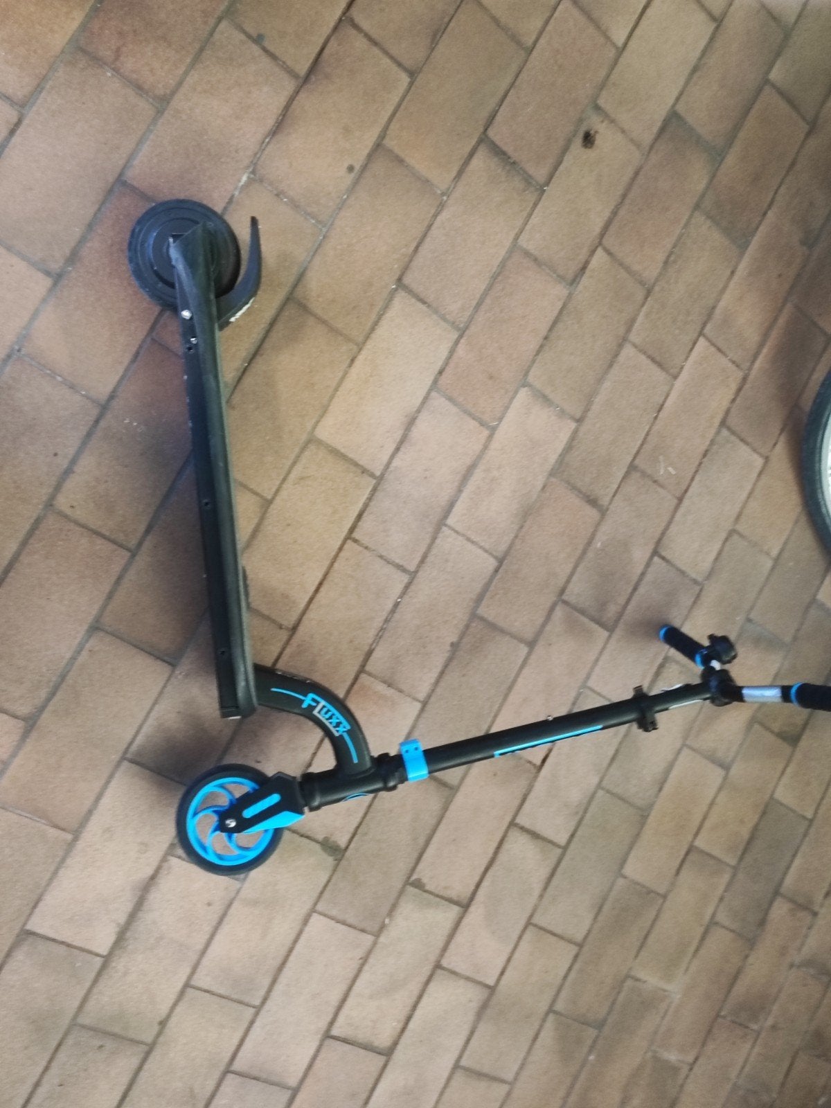 Kapotte kinder elektrische step, Enlèvement