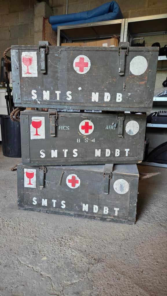 3 Caisses matériel médical armée belge, Enlèvement