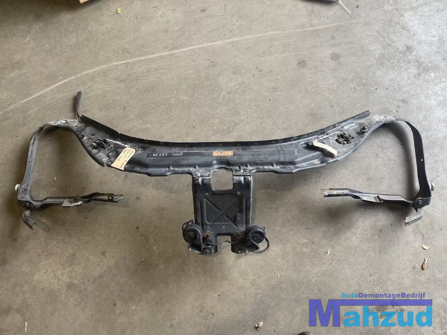 Mercedes R KLASSE W251 Frontplaat frontbalk, Mercedes-Benz AG, Mercedes-Benz, Utilisé, Mercedesstrasse 120
70372  Stuttgart, DE