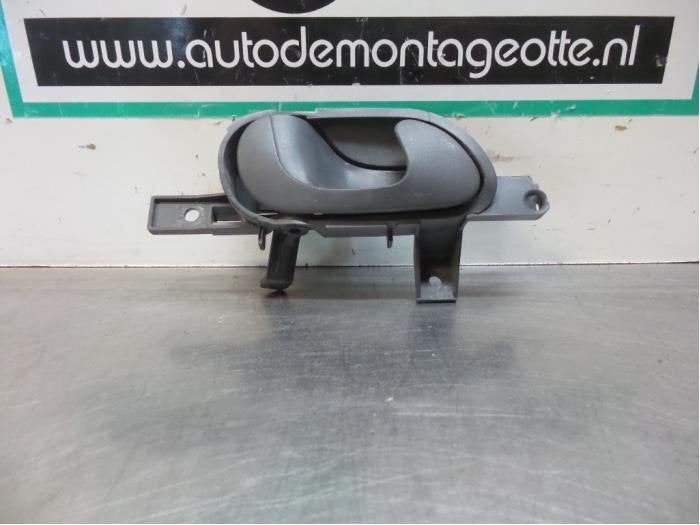 Poignée portière 2portes gauche d'un Peugeot Expert (Exper, -, Utilisé, -, Peugeot