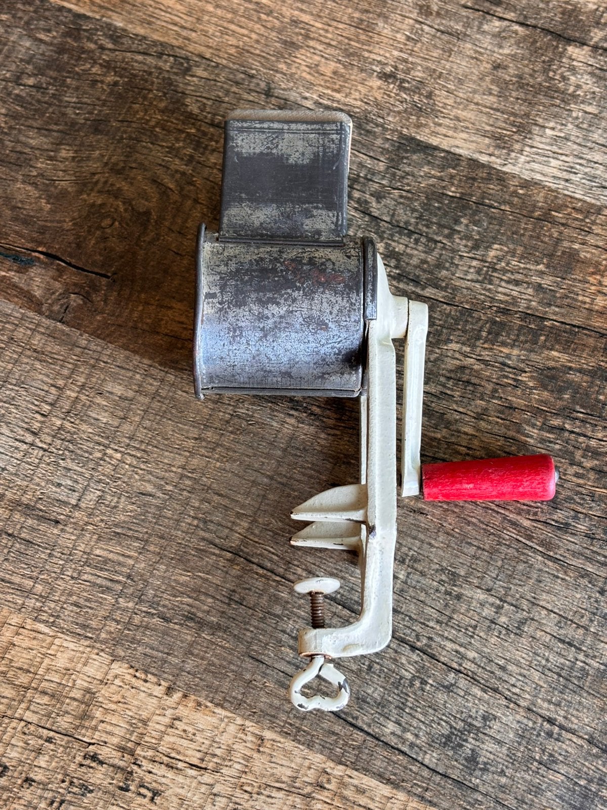 Brocante keukenmolen 1930-1950, Ophalen