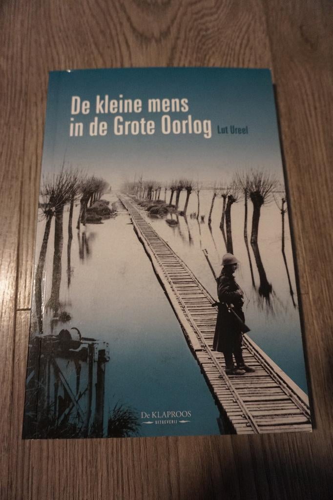 boek de kleine mens in de grote oorlog - 207 blz, Ophalen of Verzenden