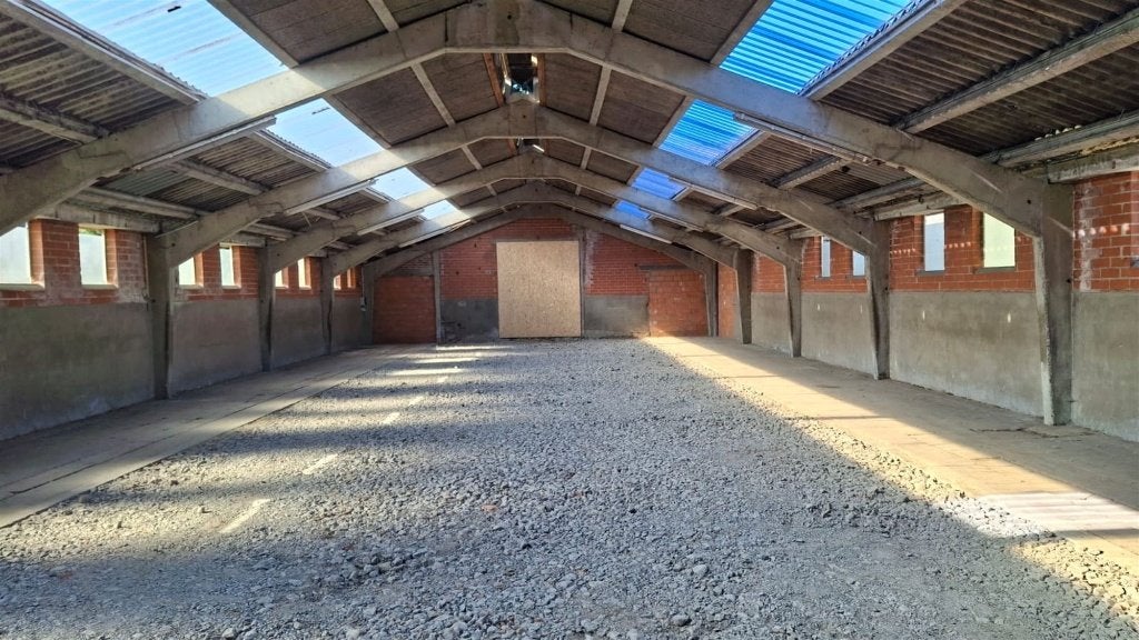 Hangar / Dépôt de stockage de 360 m² à louer – Péruwelz, Provincie Henegouwen