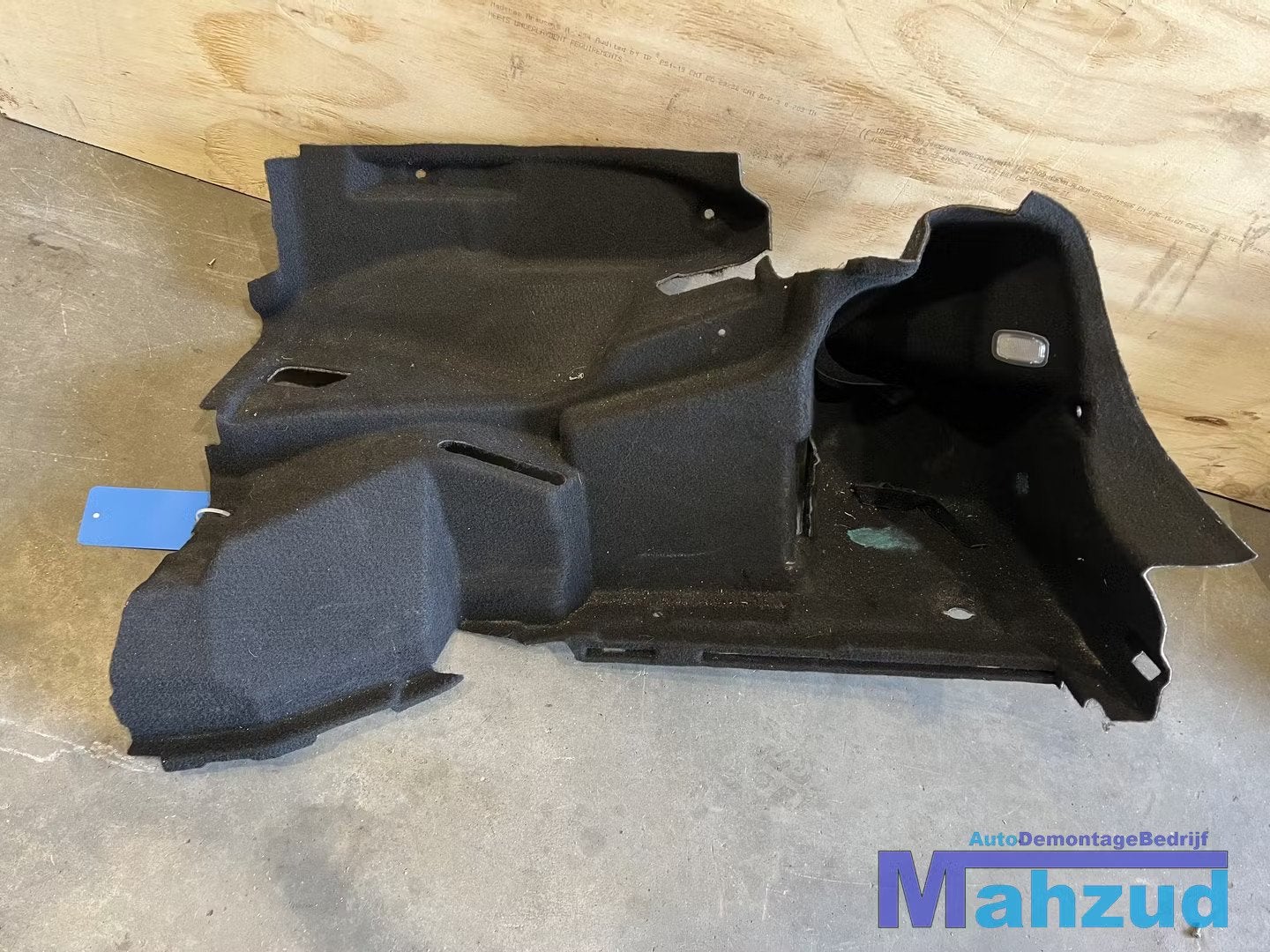 Mercedes E A207 rechts kofferbak bekleding 2076900241 2010-2, Mercedes-Benz AG, Mercedes-Benz, Utilisé, Mercedesstrasse 120
70372  Stuttgart, DE
