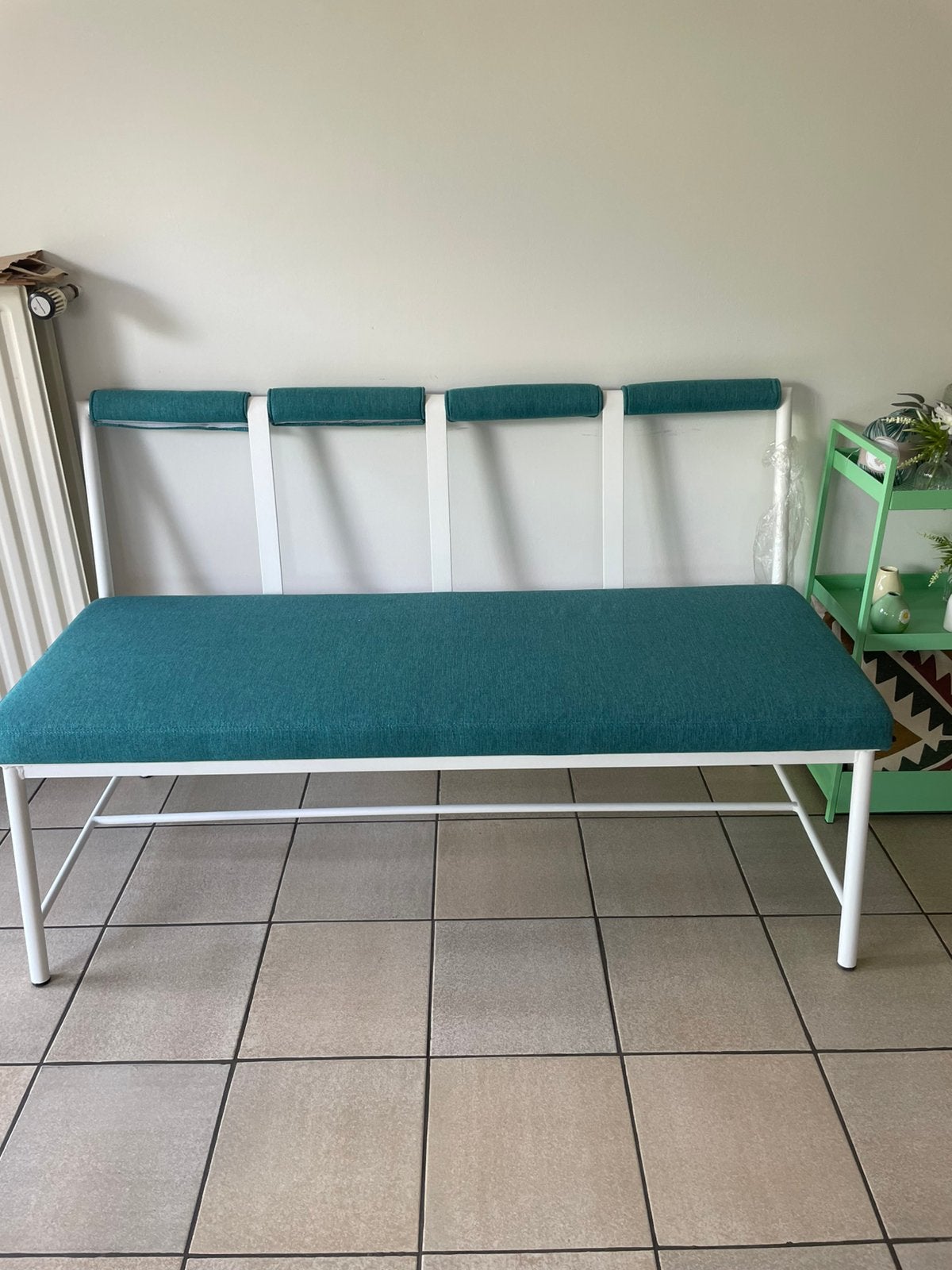 Zitbank – Wit Frame met Turquoise Kussen, Ophalen, Zo goed als nieuw, Metaal