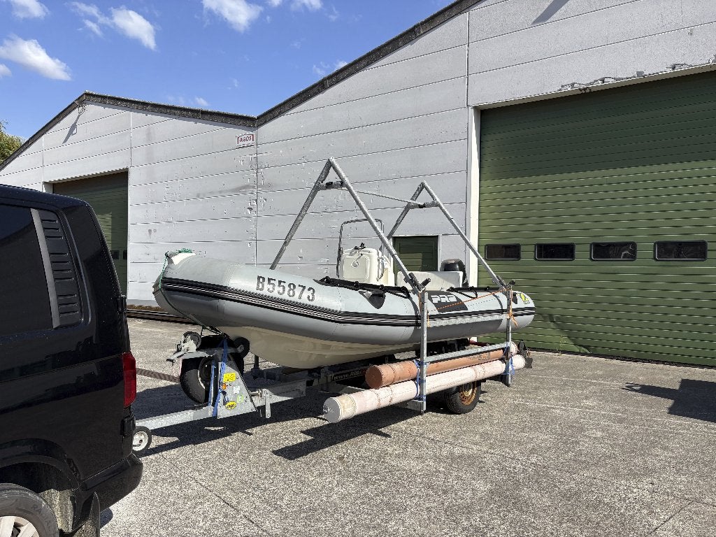 Rubberboot Zodiac Pro 9, Watersport en Boten, Gebruikt, 5 m, Zodiac, Afdekzeil