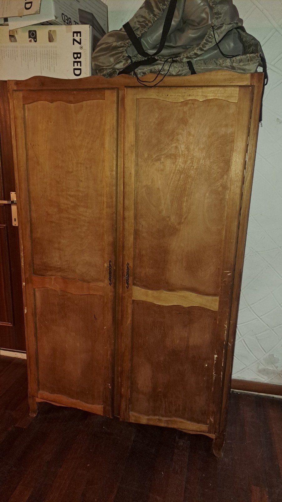Garde robe en pin, Enlèvement, Pin